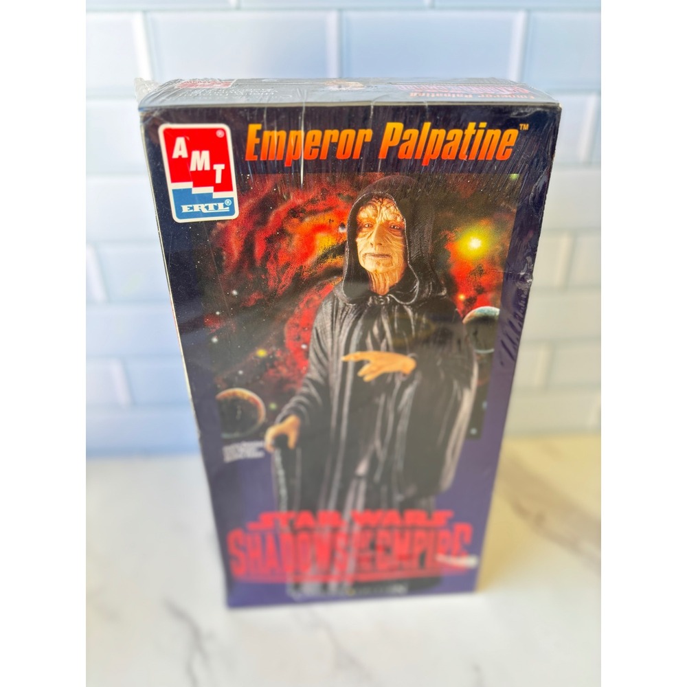 AMT‎ ERTL Star Wars Shadows of the Empire Emperor Palpatine Model Kit 8258 1996